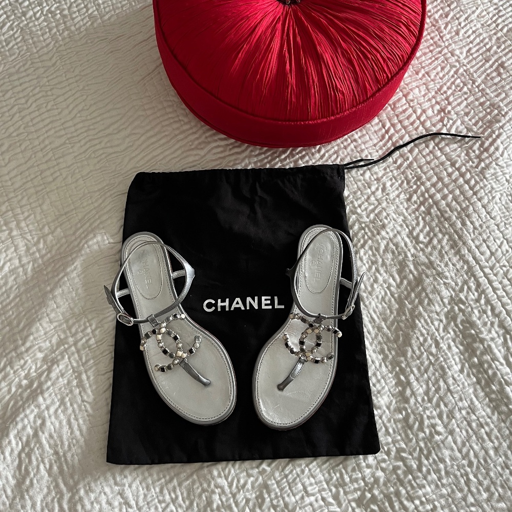 Authentic Chanel Pearl embellished sandals - Picture 1 of 17